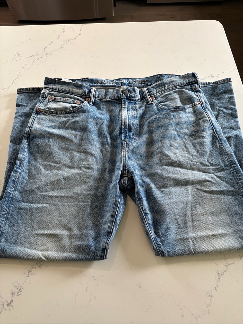 American Eagle Outfitters Light Wash Relaxed Jeans - Men’s Size 38 x 32